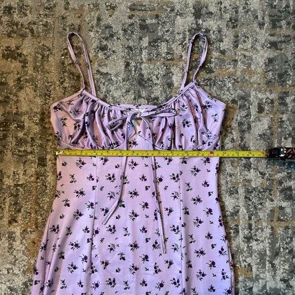 BUNDLE OF LAVENDER/FLORAL MIDI DRESS, SIZE L AND JUICY COUTURE CROSSBODY PURSE! - Picture 4 of 9